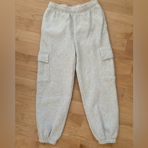 Aritzia Cozy Sweatfleece Mega Cargo Jogger - Picture 16 of 16